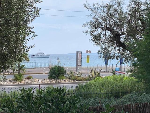 Appartement Face A La Mer Et Au Port Saint Laurent Du Var Avec Jardin Privatif Exterior photo